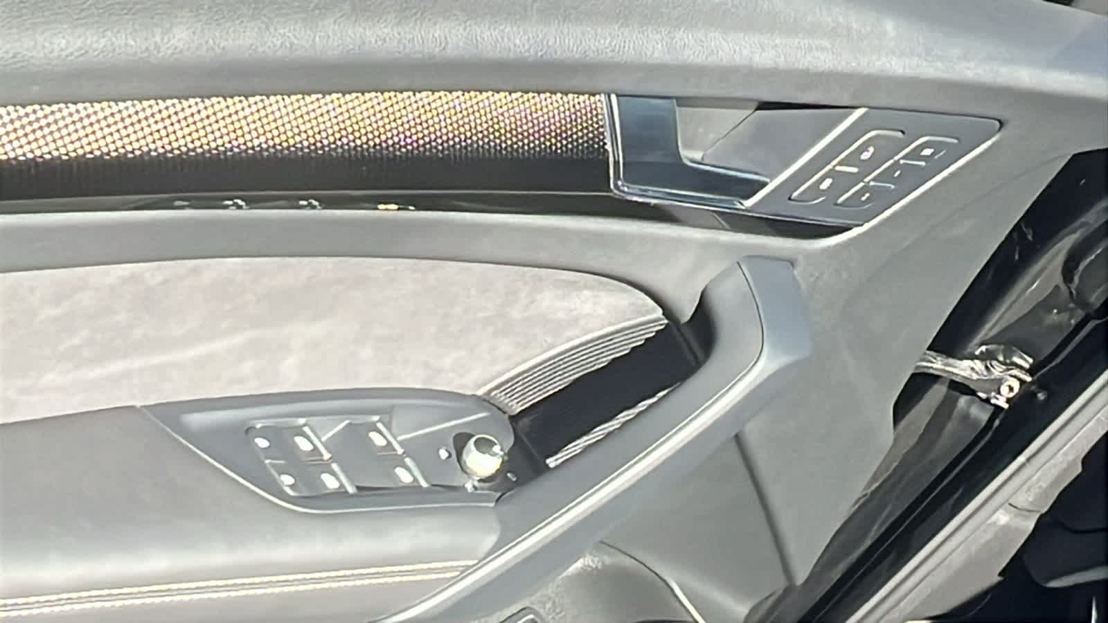 Thumbnail: 2022 Audi SQ5 - 22