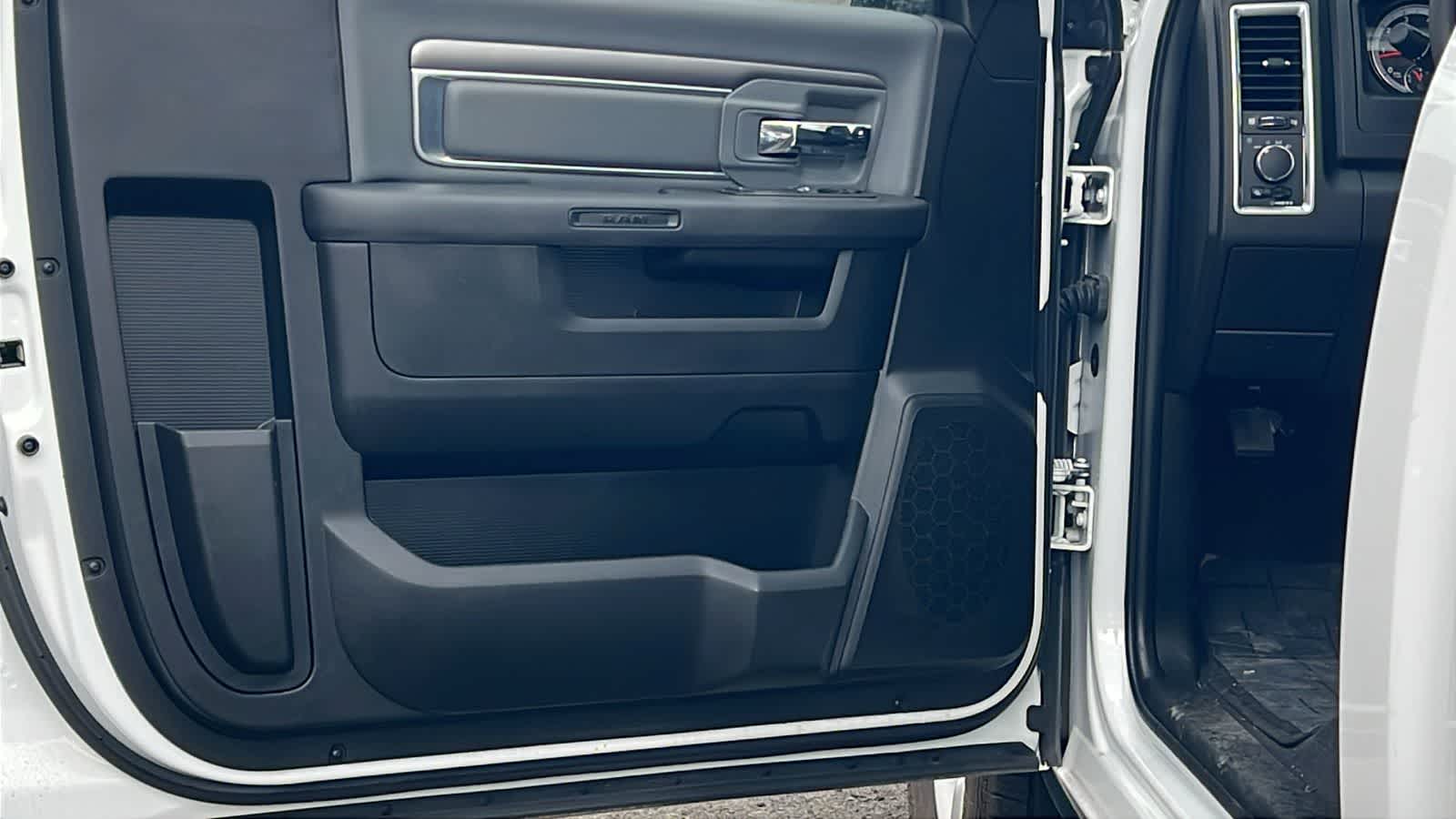 Thumbnail: 2022 RAM 1500 Classic - 21