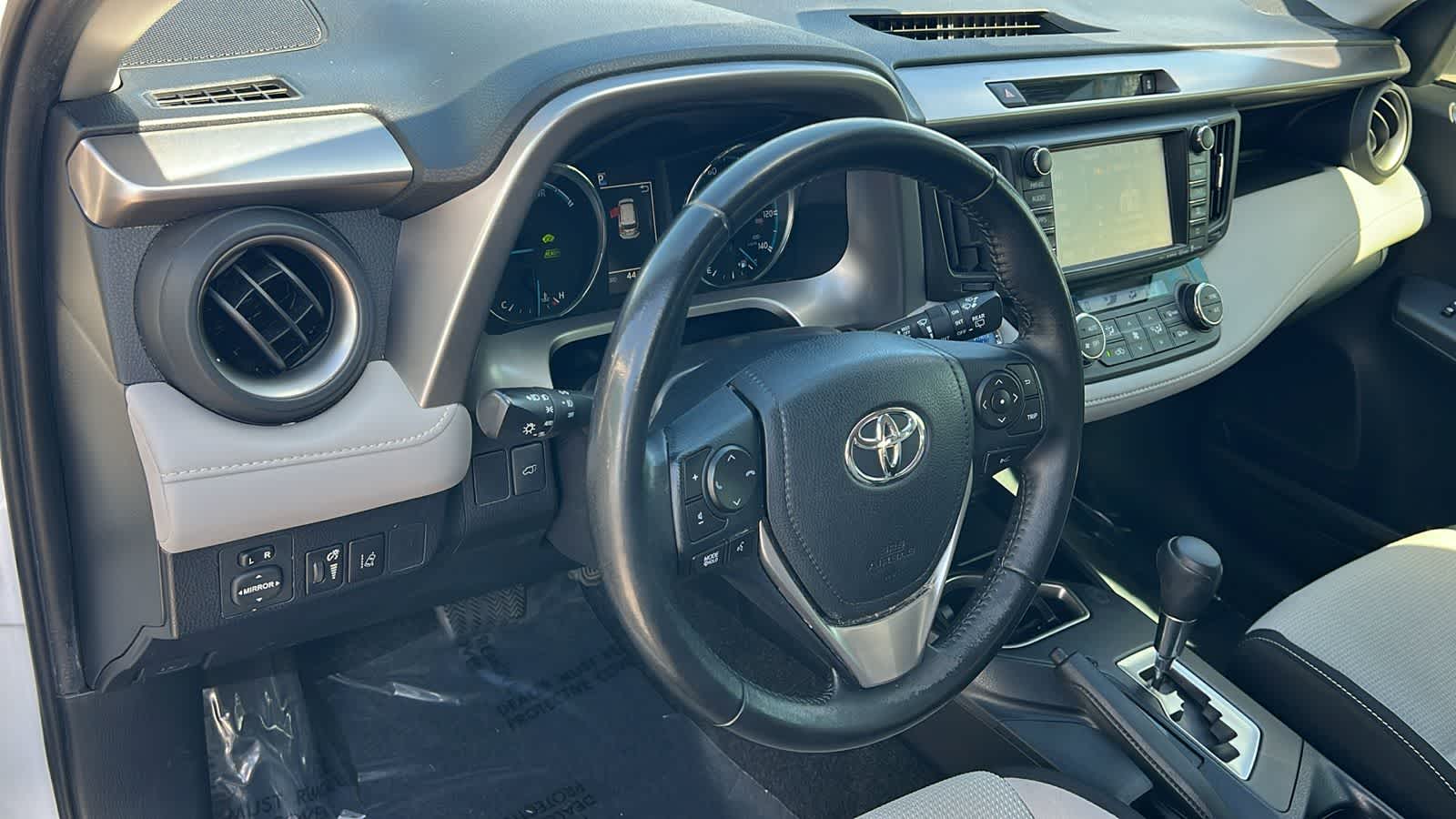 Thumbnail: 2018 Toyota RAV4 - 10