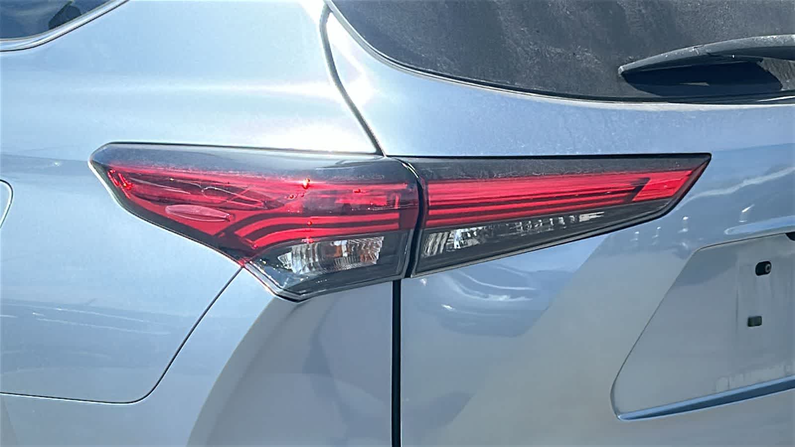 Thumbnail: 2022 Toyota Highlander - 9