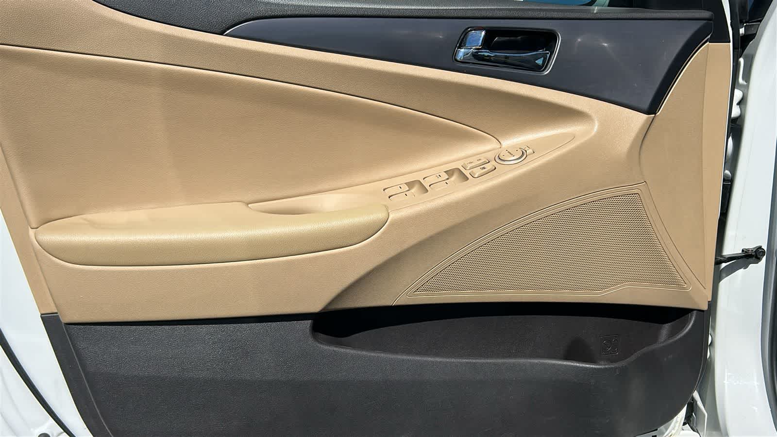 Thumbnail: 2012 Hyundai Sonata - 21