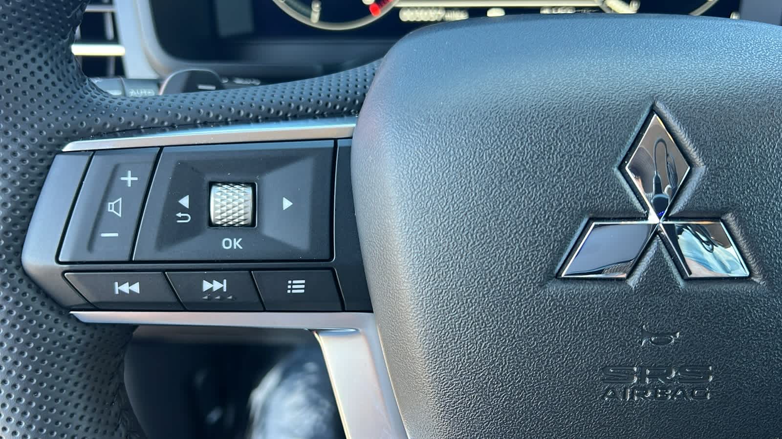 Thumbnail: 2024 Mitsubishi Outlander - 19