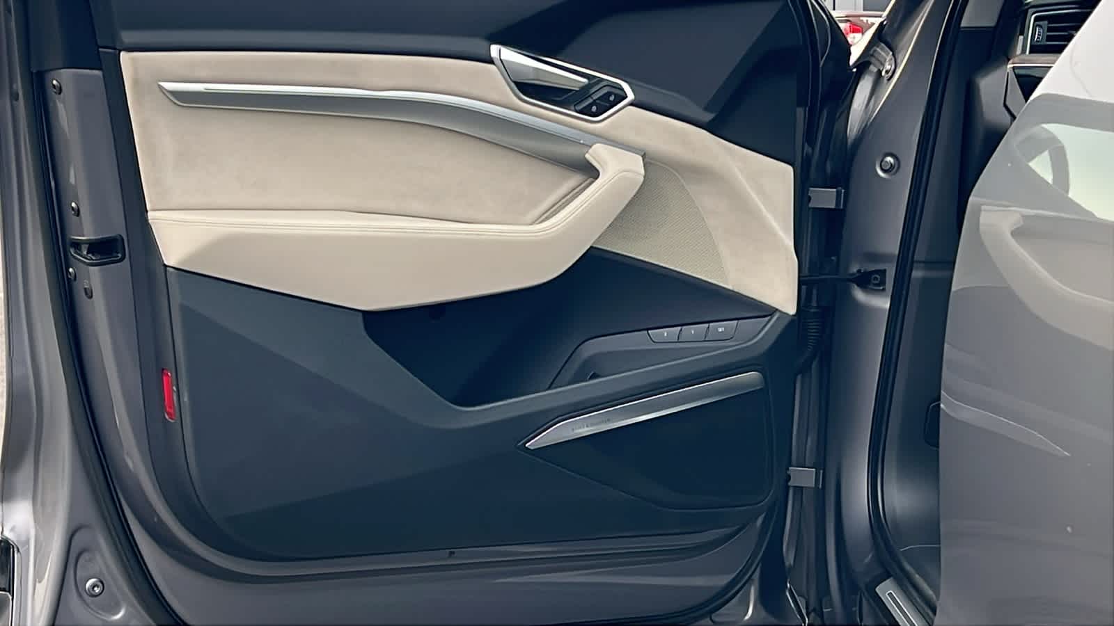 Thumbnail: 2019 Audi e-tron - 23