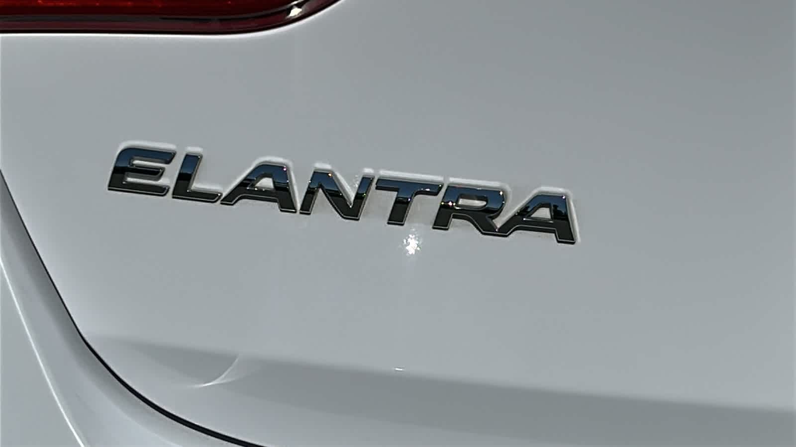 Thumbnail: 2016 Hyundai Elantra - 28
