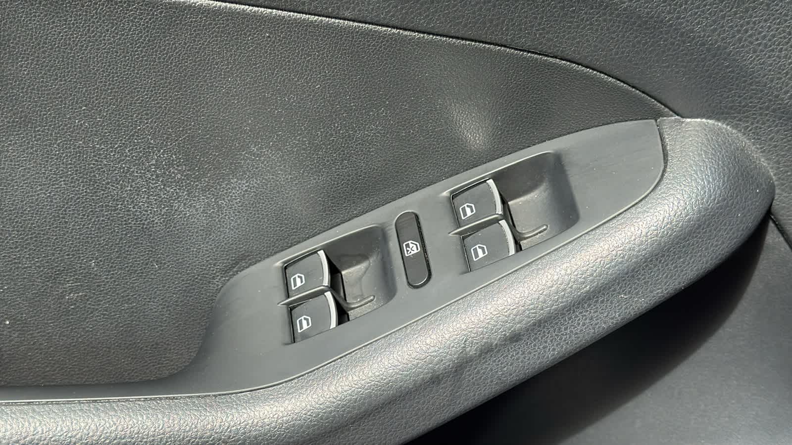 Thumbnail: 2015 Volkswagen Jetta - 22