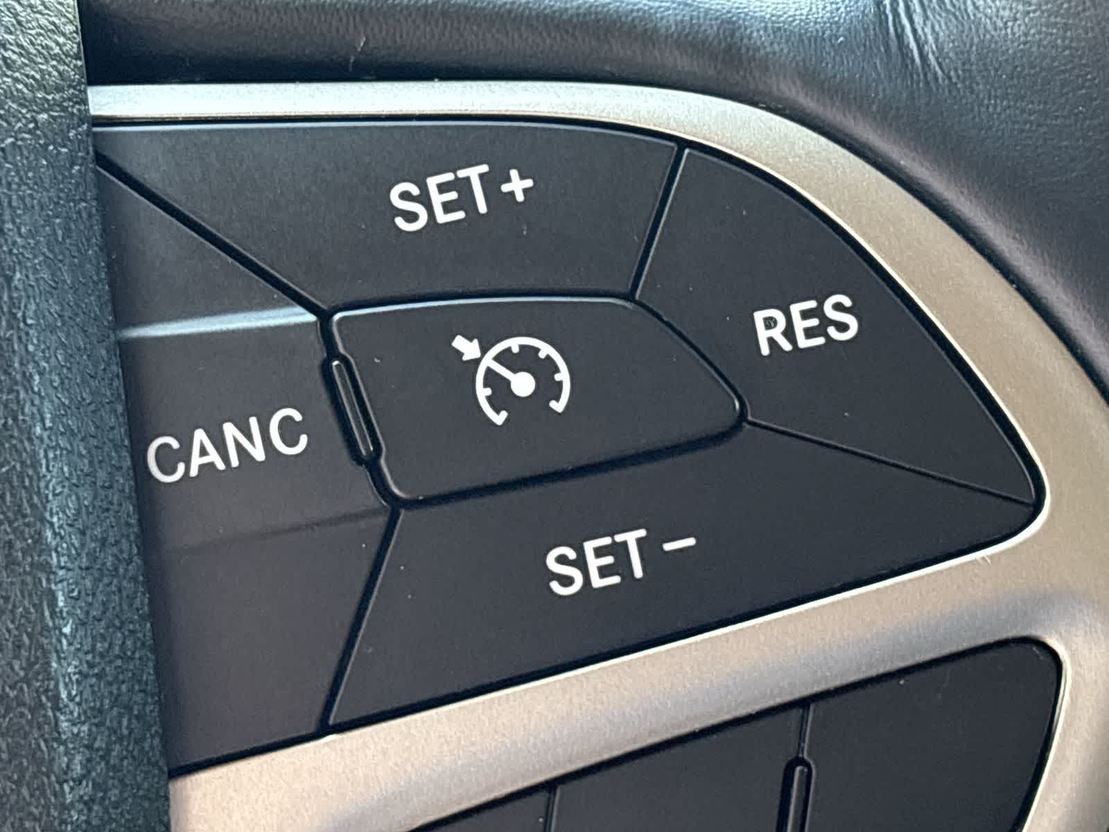 Thumbnail: 2015 Jeep Grand Cherokee - 31