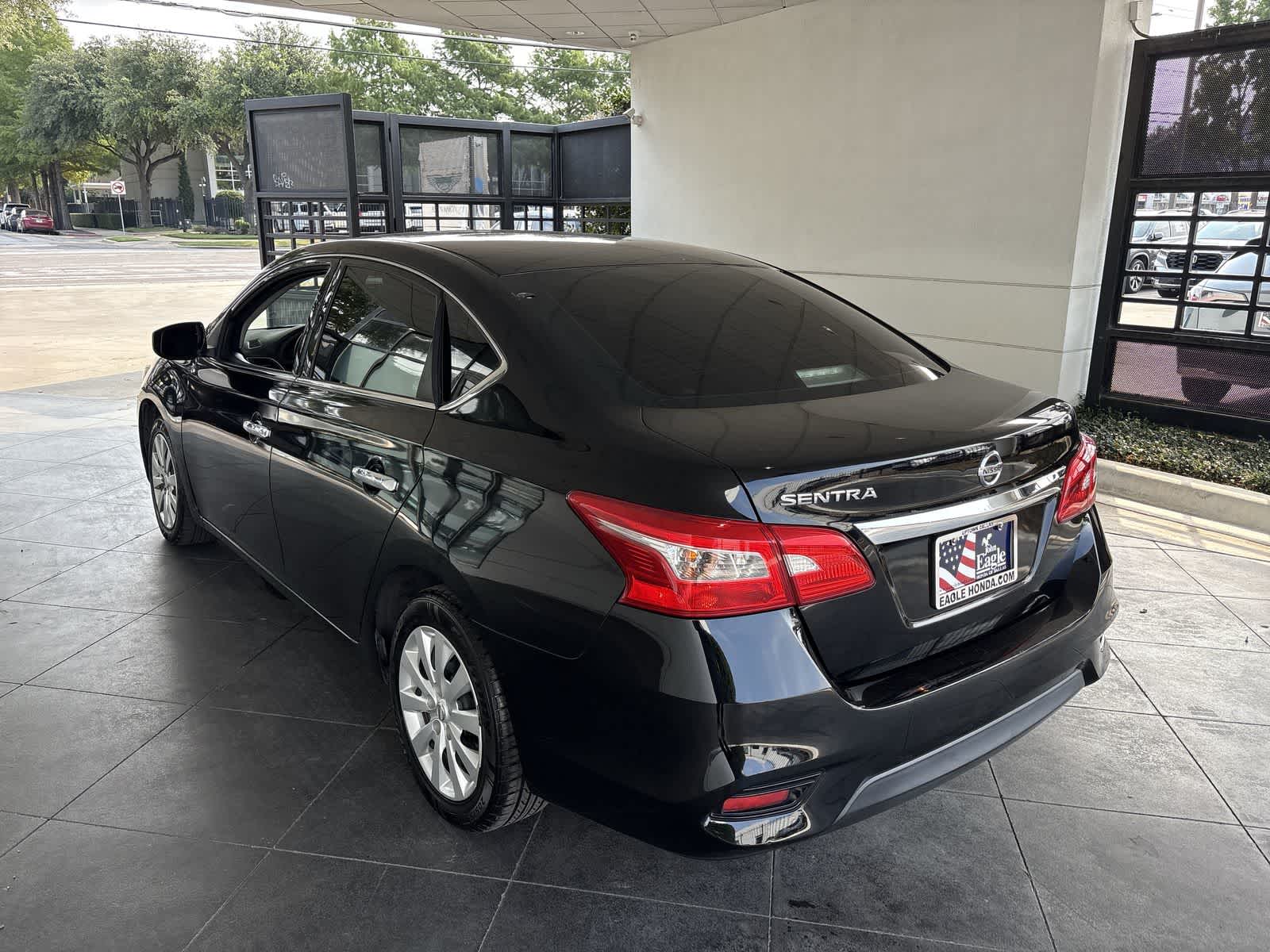 Thumbnail: 2016 Nissan Sentra - 4