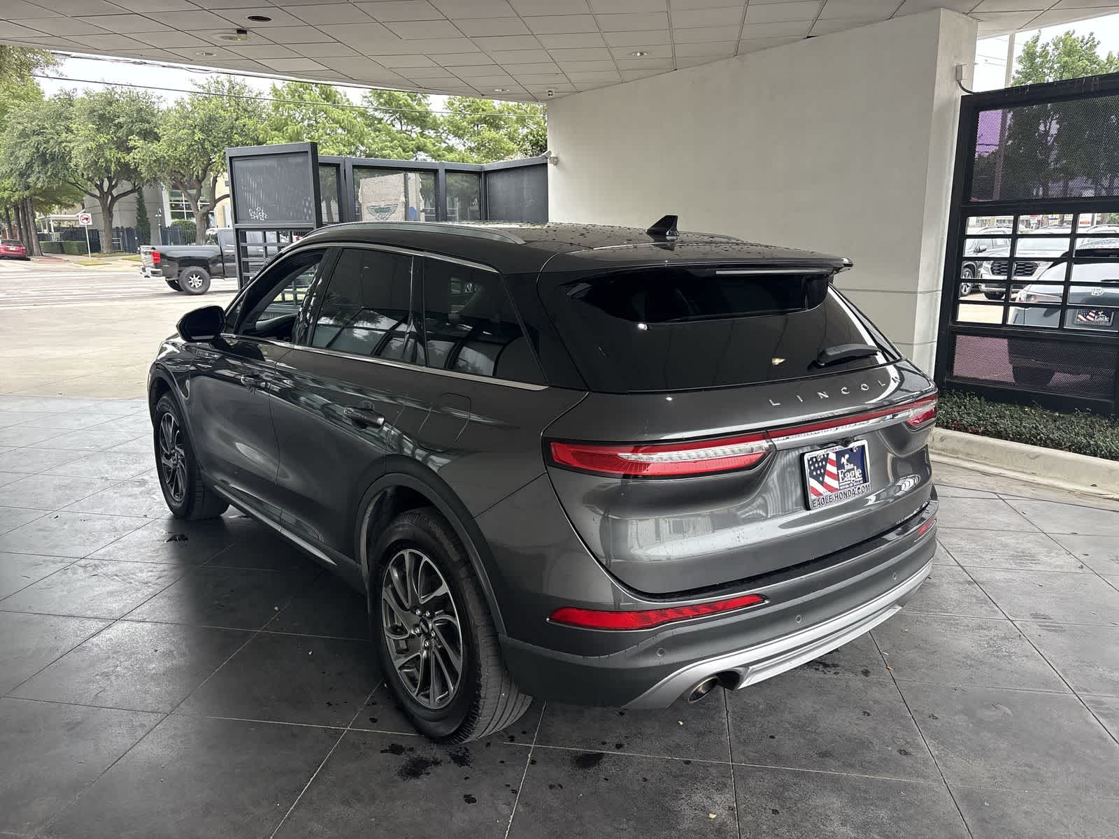 2020 Lincoln Corsair Standard photo 2