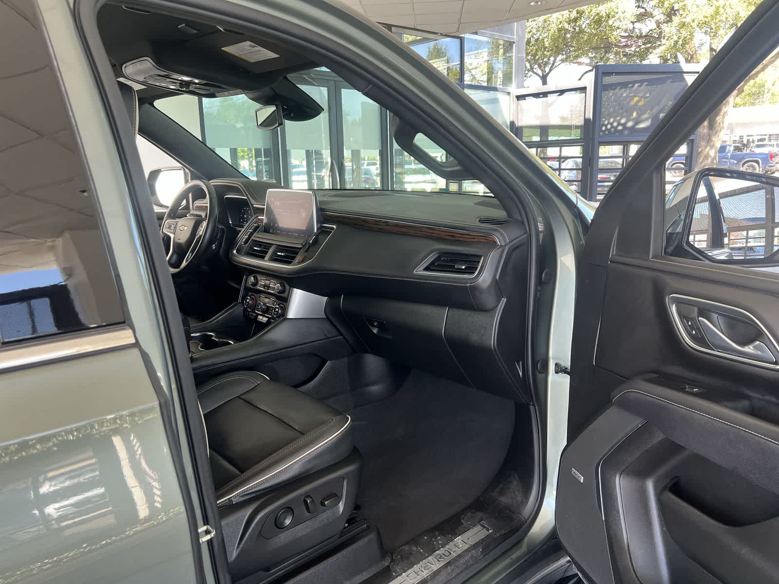 Thumbnail: 2023 Chevrolet Suburban - 32