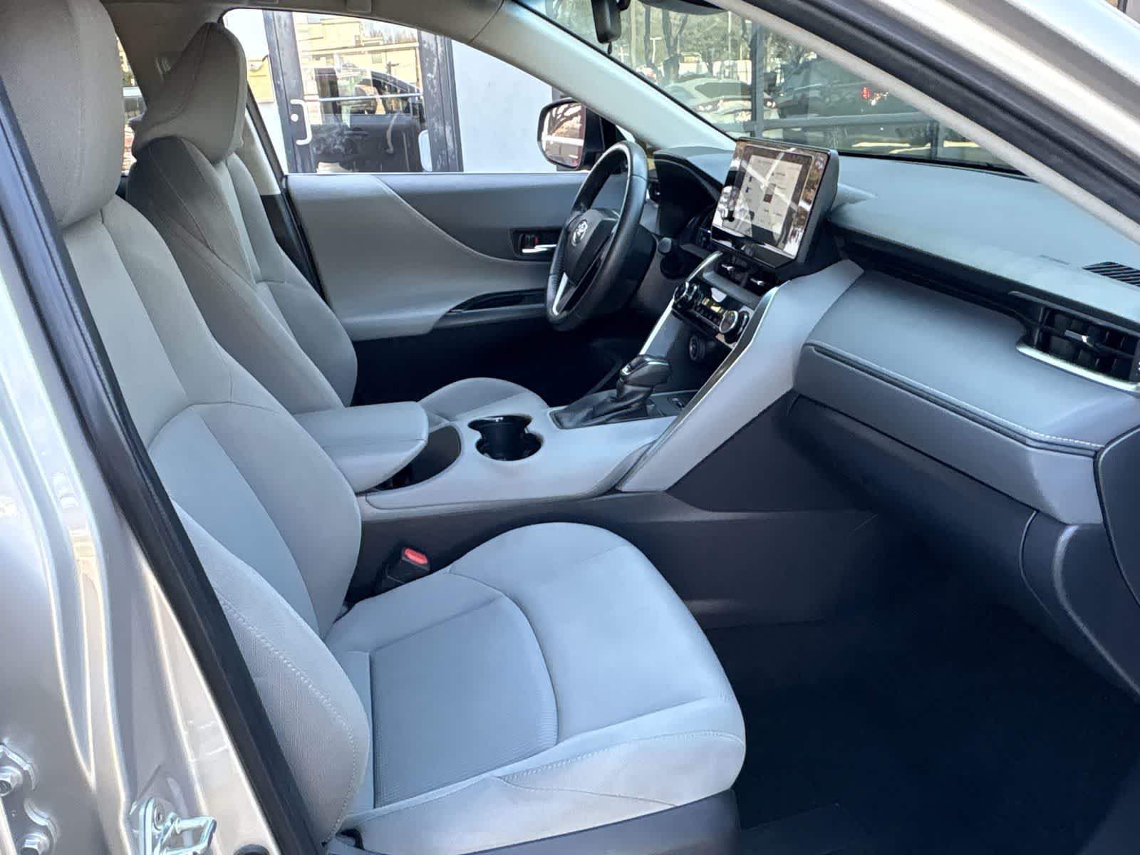 Thumbnail: 2023 Toyota Venza - 25