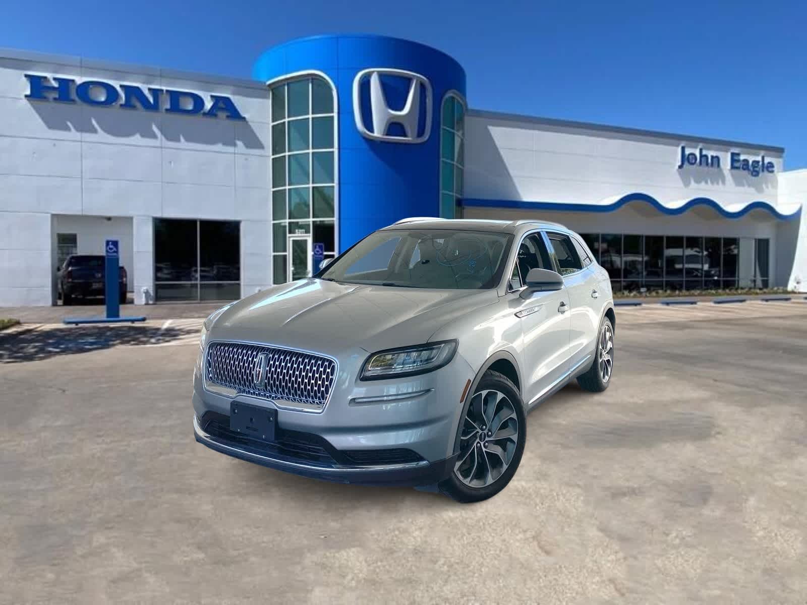 2022 Lincoln Nautilus Reserve Hero Image