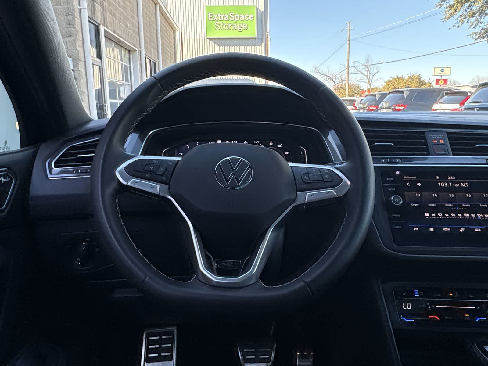 Thumbnail: 2023 Volkswagen Tiguan - 14