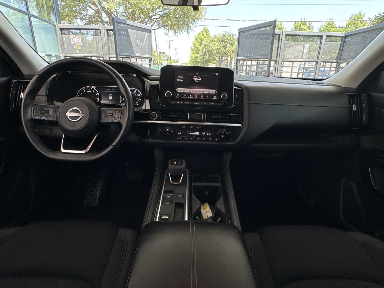 Thumbnail: 2022 Nissan Pathfinder - 9