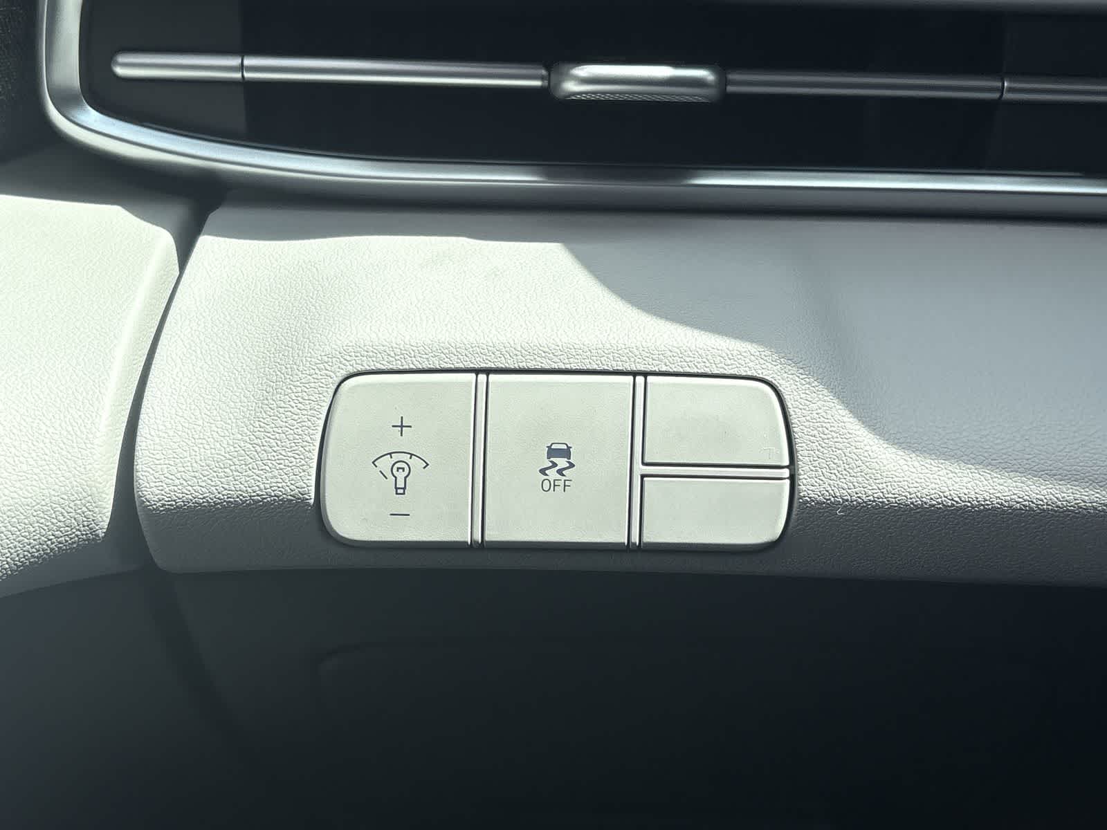 Thumbnail: 2025 Hyundai Elantra - 23