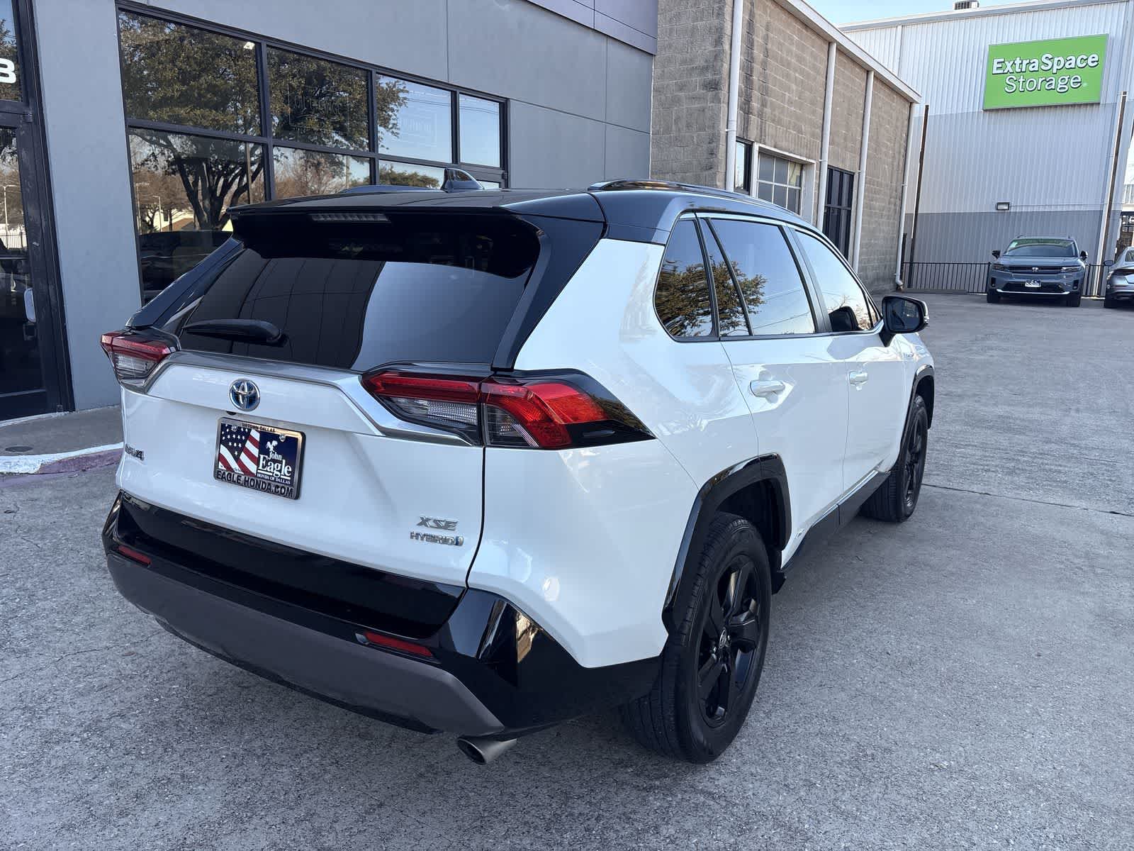 Thumbnail: 2020 Toyota RAV4 - 14