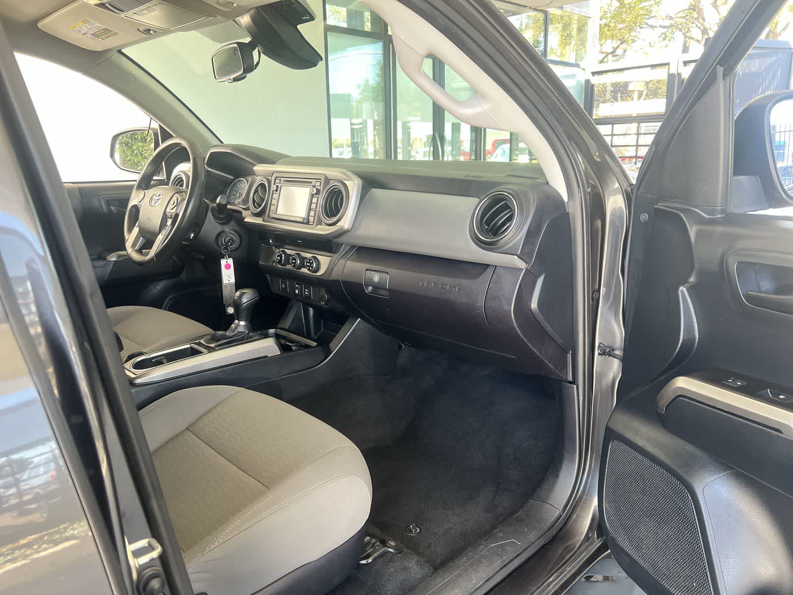 Thumbnail: 2018 Toyota Tacoma - 32