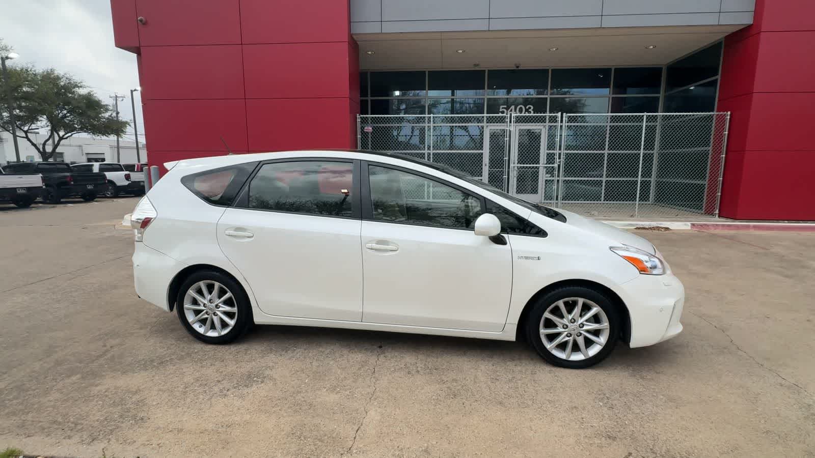 Thumbnail: 2012 Toyota Prius v - 9