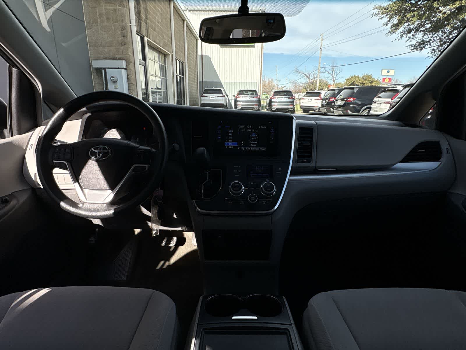 Thumbnail: 2015 Toyota Sienna - 9