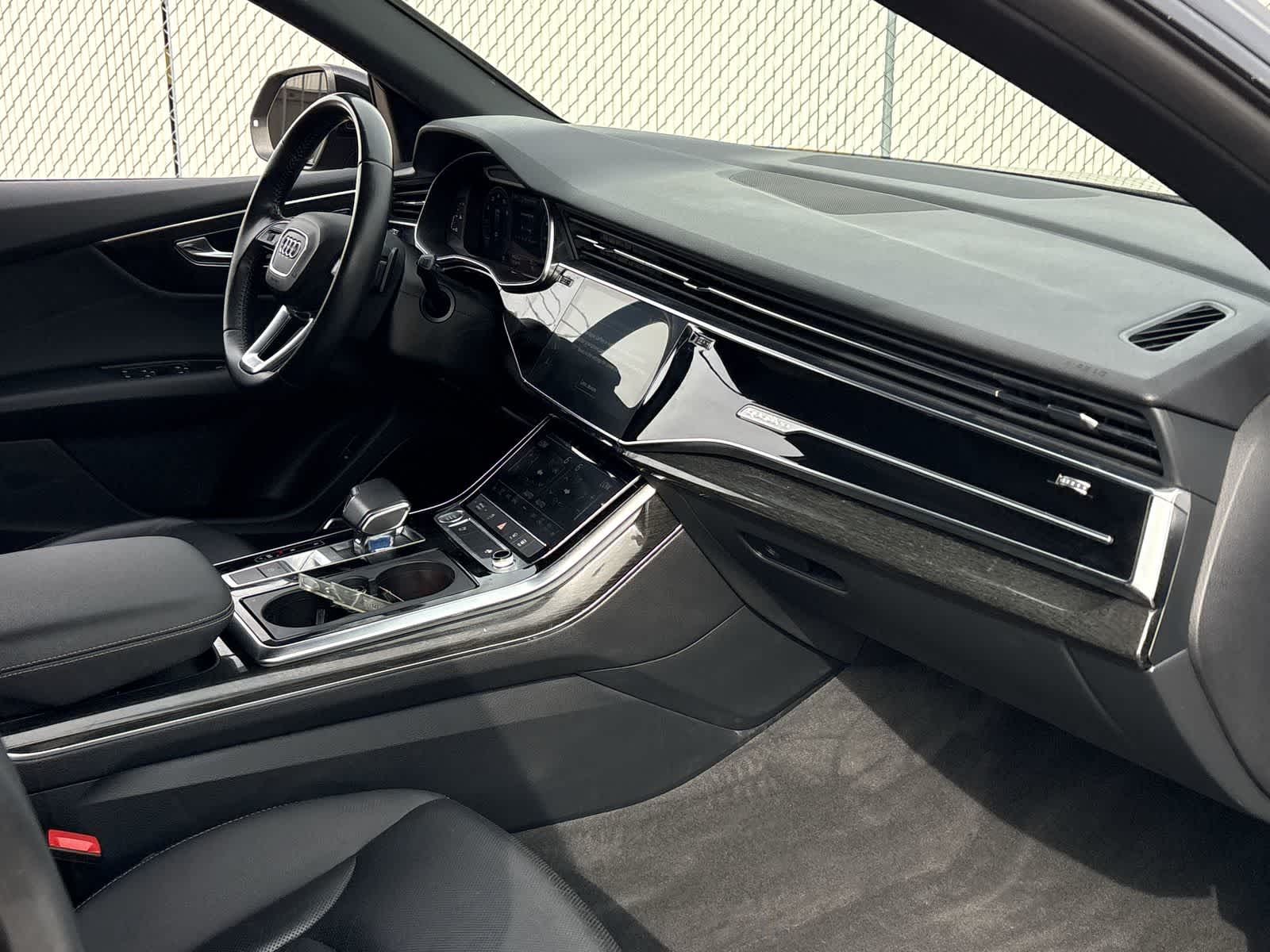 Thumbnail: 2020 Audi Q8 - 26