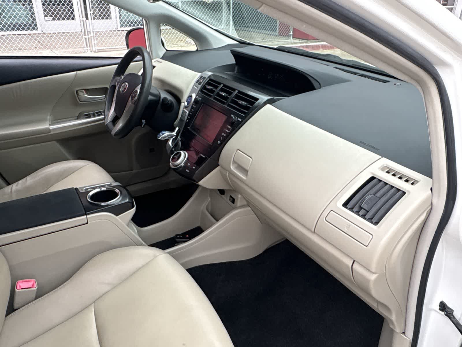 Thumbnail: 2012 Toyota Prius v - 26