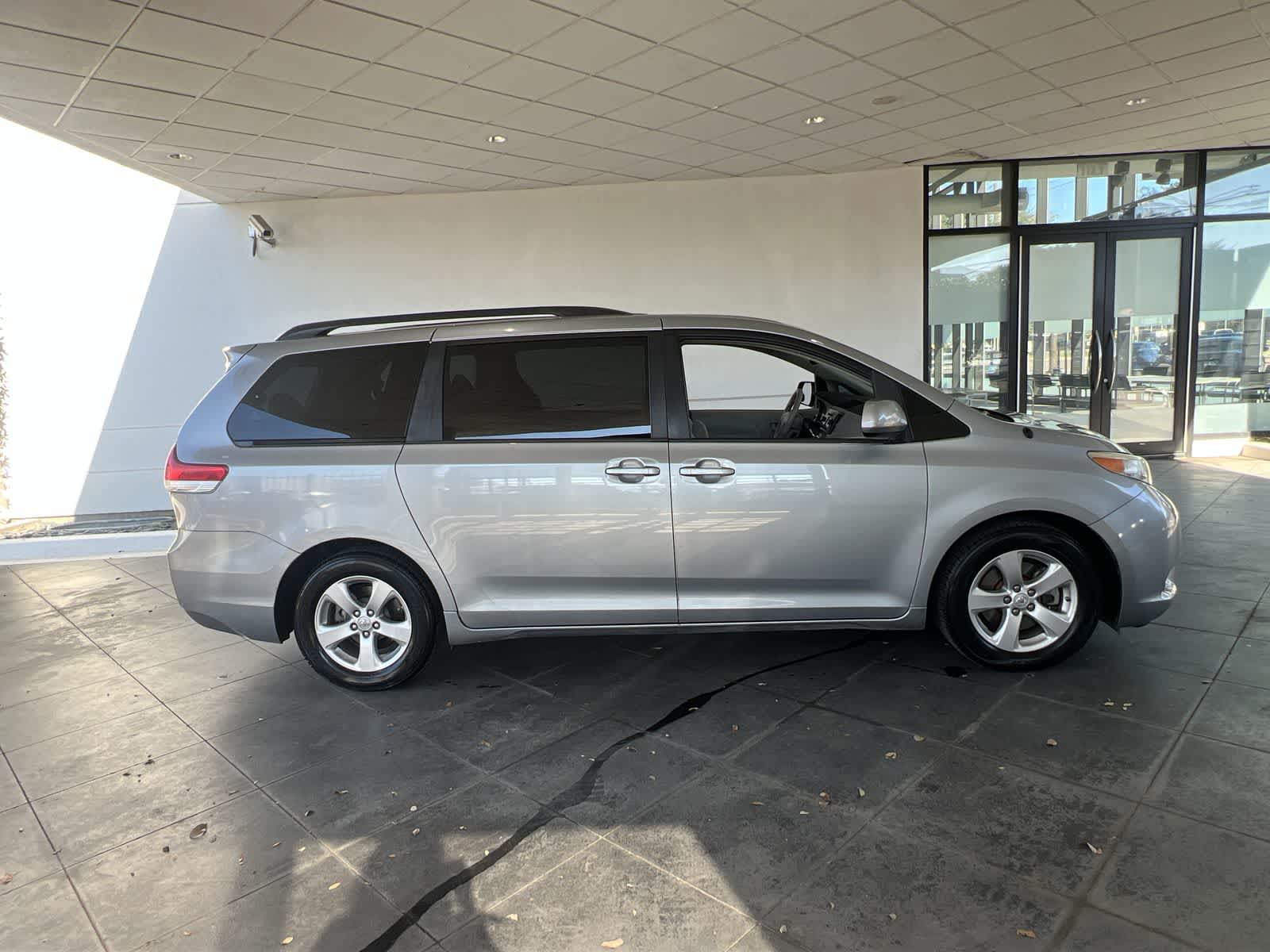 Thumbnail: 2011 Toyota Sienna - 30