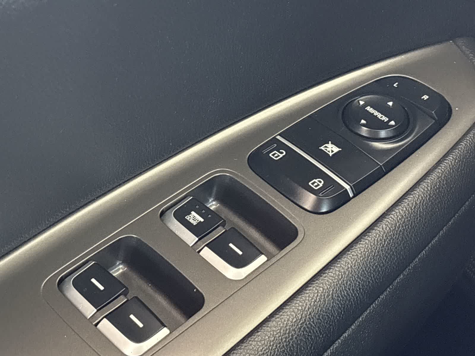 Thumbnail: 2020 Kia Optima - 31