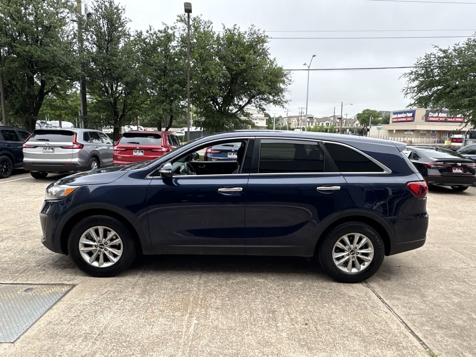Thumbnail: 2019 Kia Sorento - 3