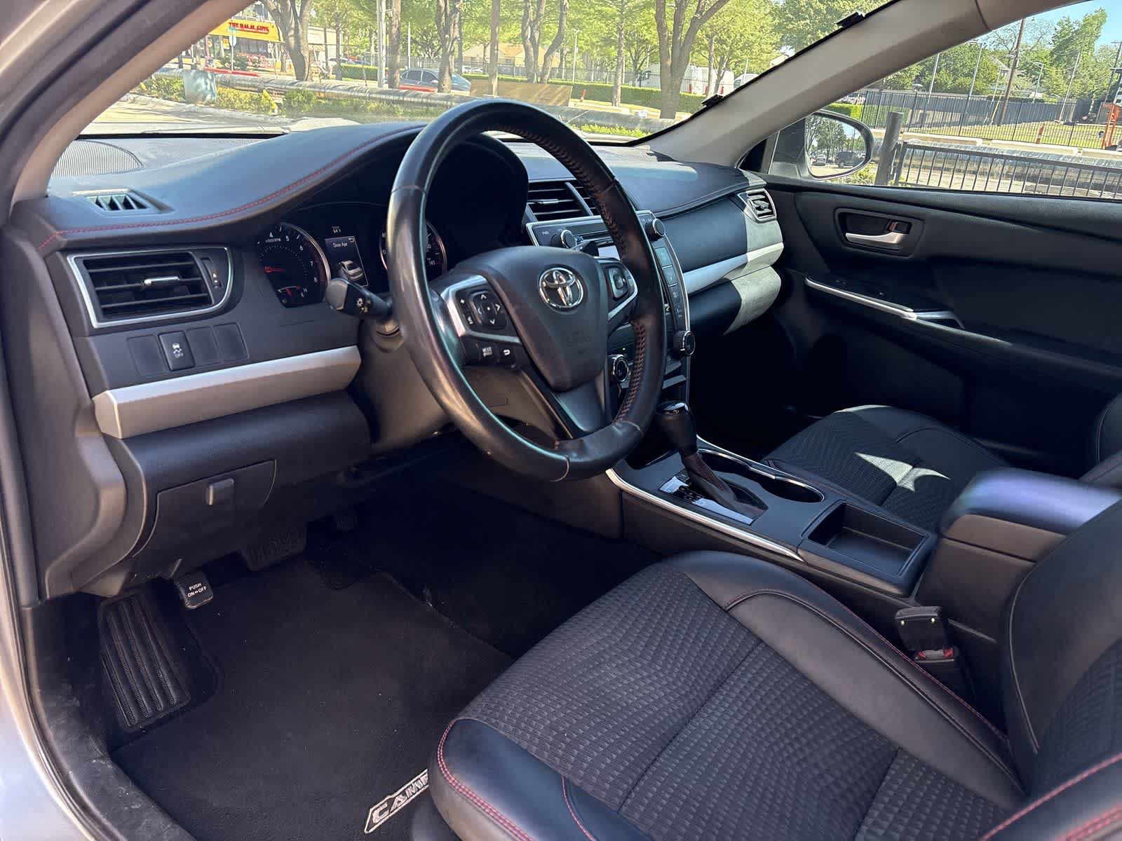 Thumbnail: 2015 Toyota Camry - 10