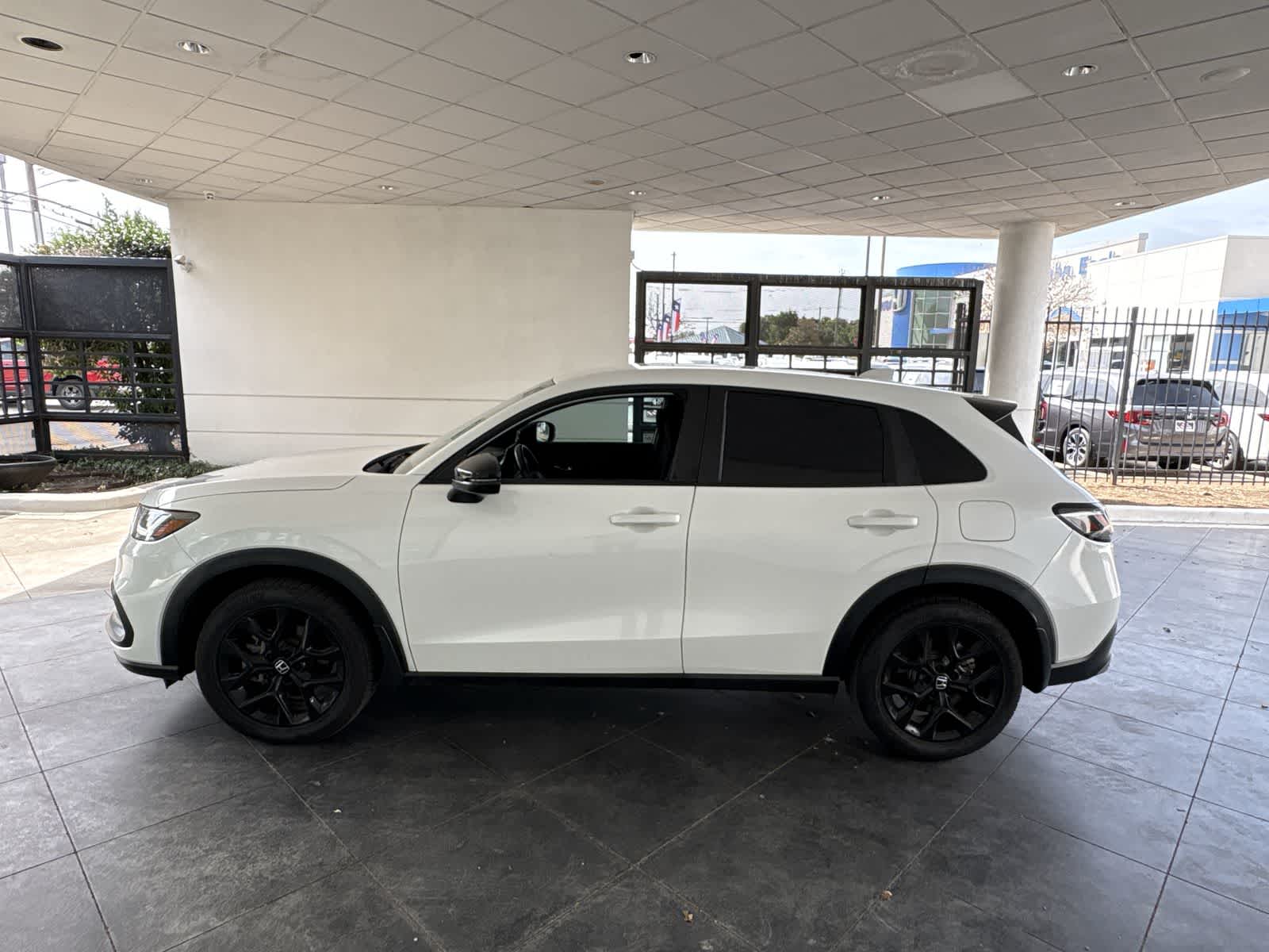 Thumbnail: 2023 Honda HR-V - 3