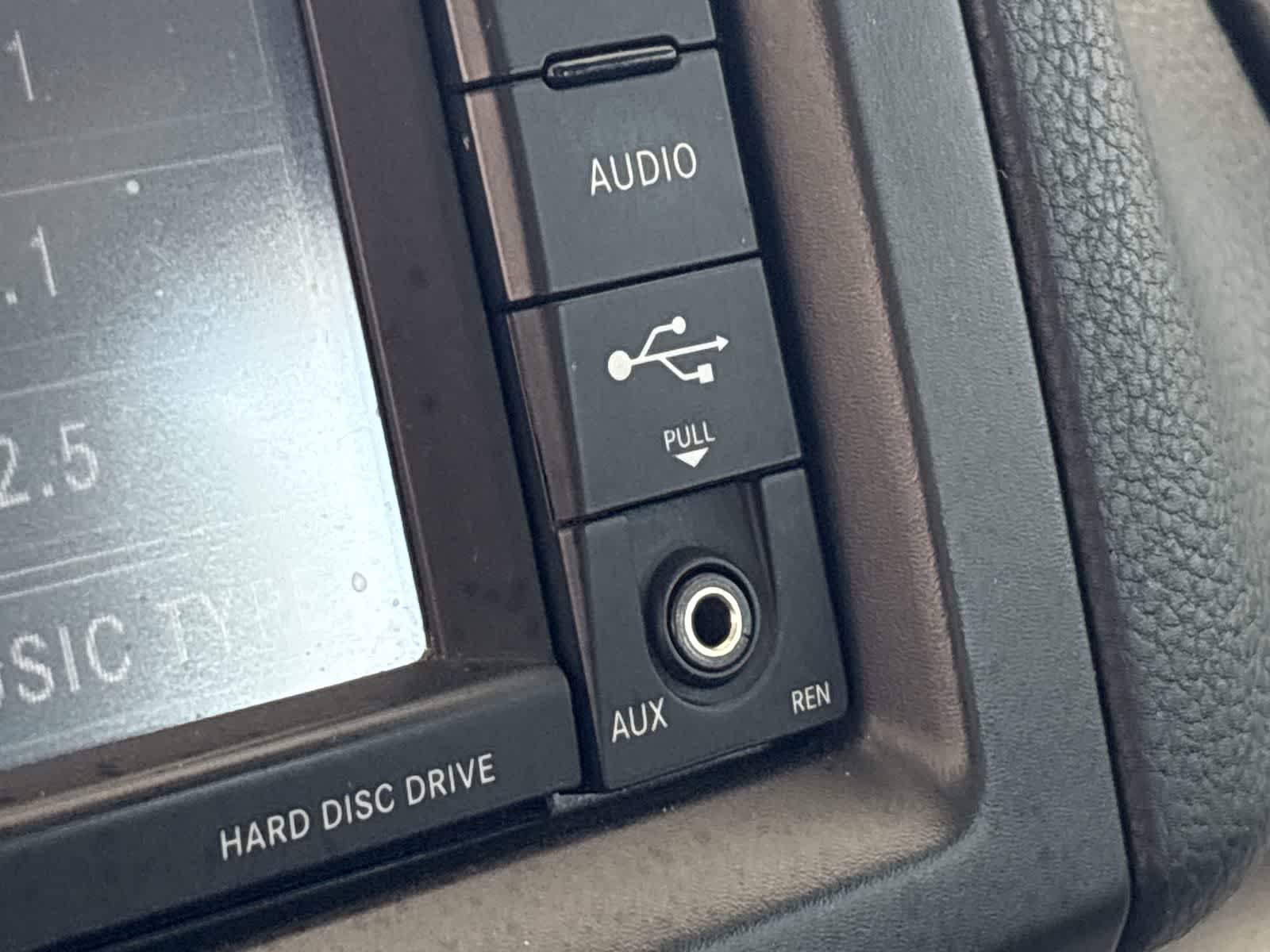 Thumbnail: 2009 Volkswagen Routan - 31
