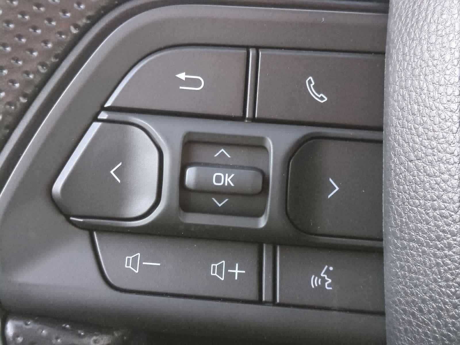 2025 Toyota Tacoma SR5 - Photo 21