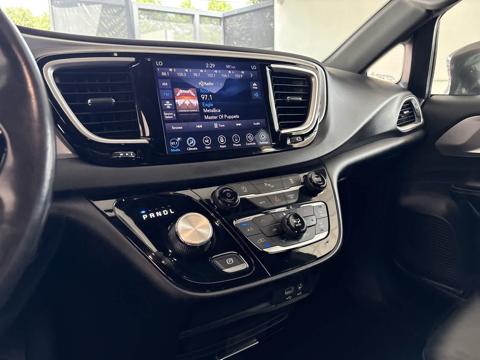 Thumbnail: 2020 Chrysler Pacifica - 15