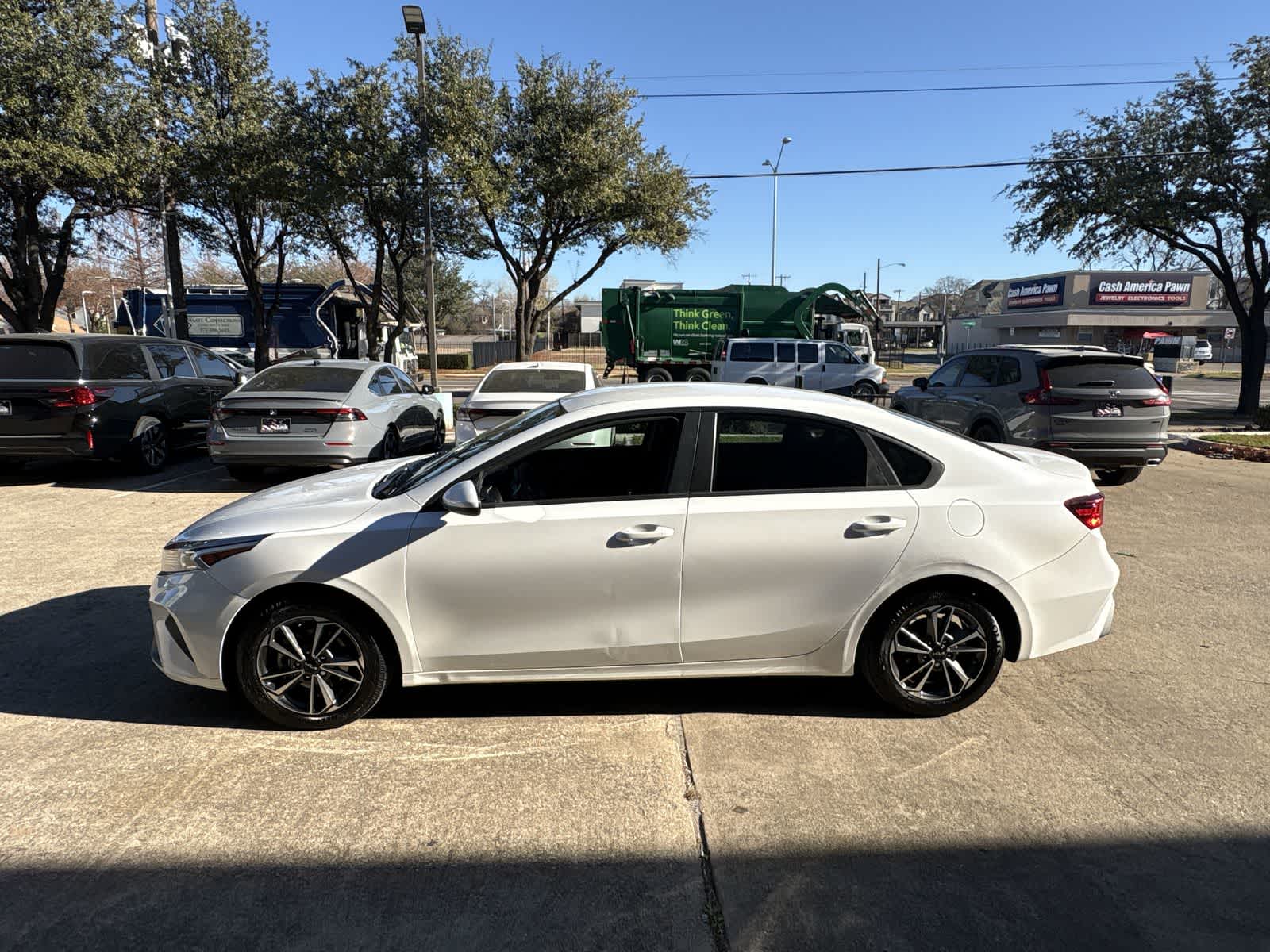 Thumbnail: 2023 Kia Forte - 3