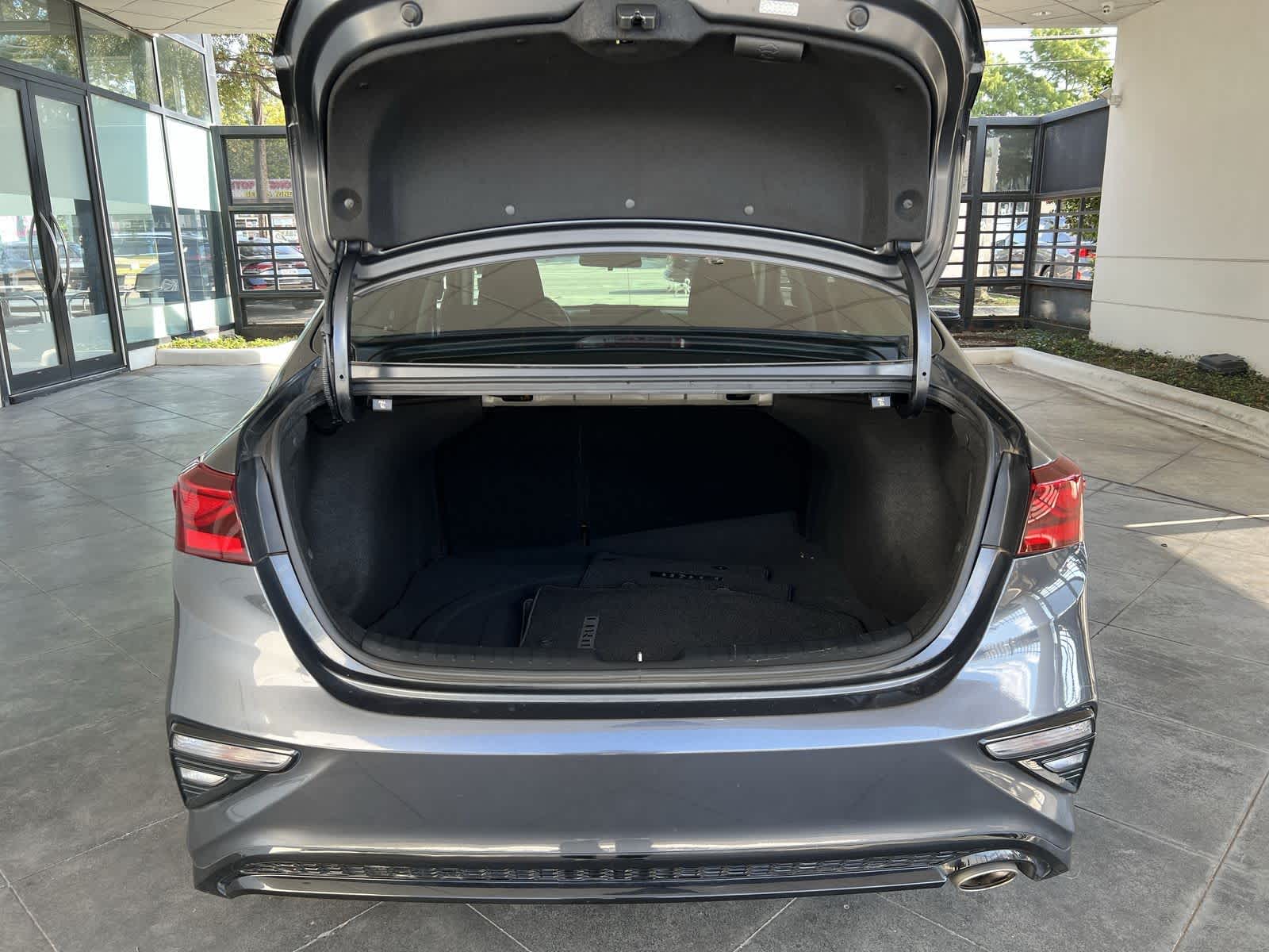 Thumbnail: 2019 Kia Forte - 19
