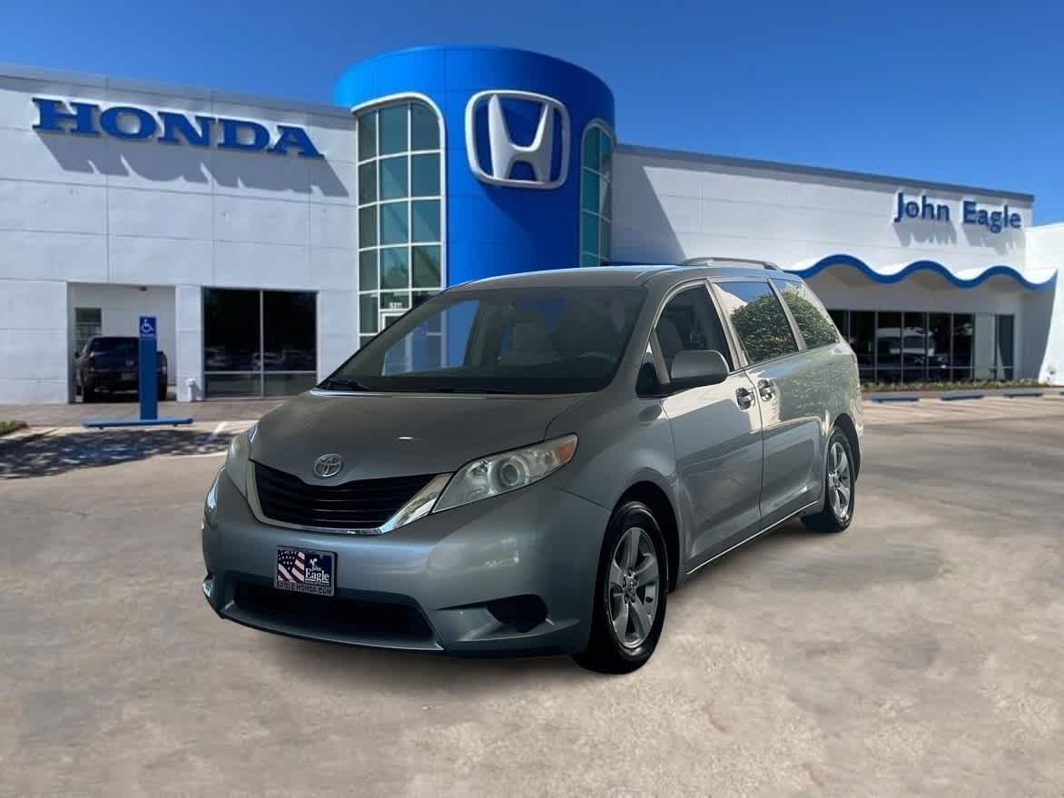 Thumbnail: 2011 Toyota Sienna - 1