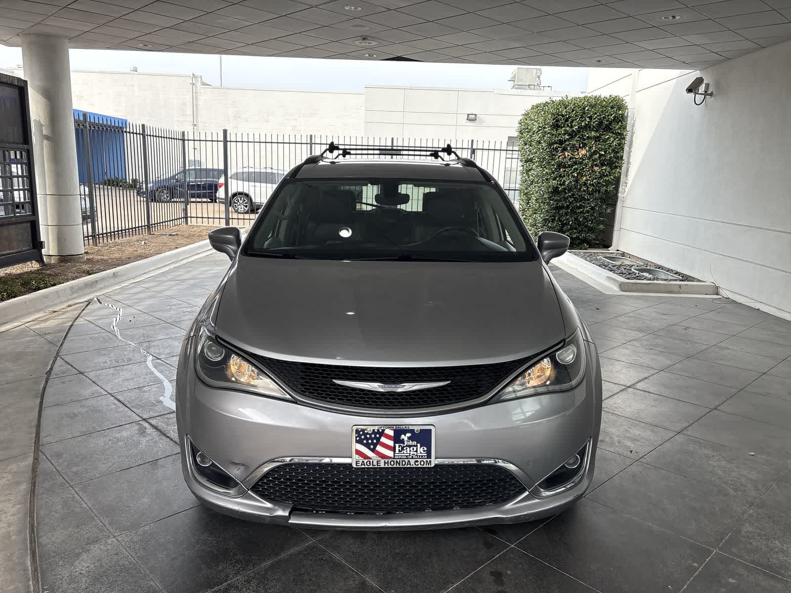 Thumbnail: 2017 Chrysler Pacifica - 6