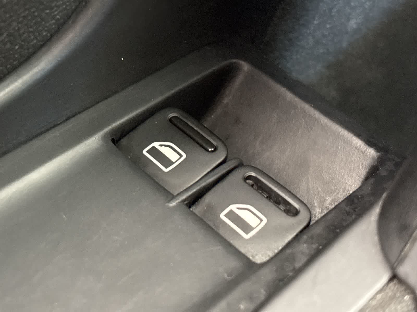 Thumbnail: 2015 Volkswagen Beetle - 27