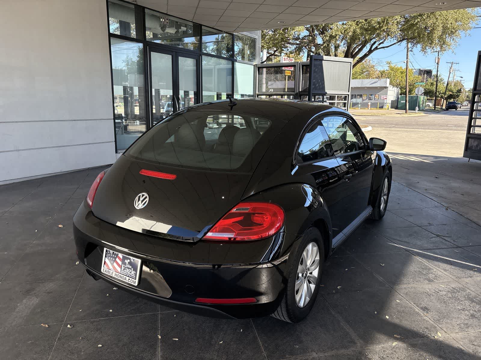 Thumbnail: 2015 Volkswagen Beetle - 24