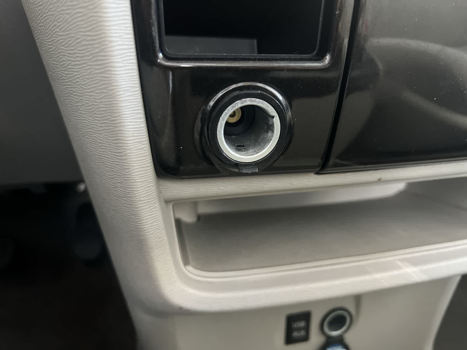 Thumbnail: 2011 Toyota Sienna - 27