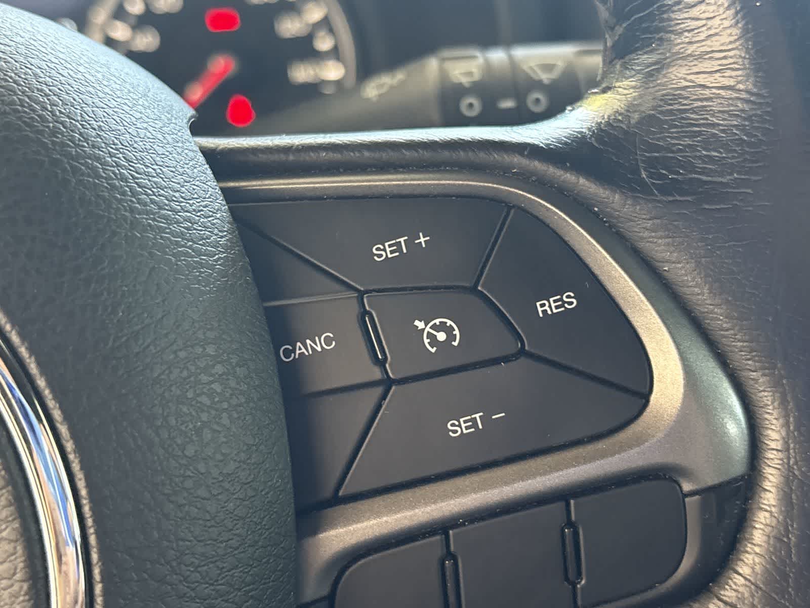 Thumbnail: 2020 Jeep Renegade - 31