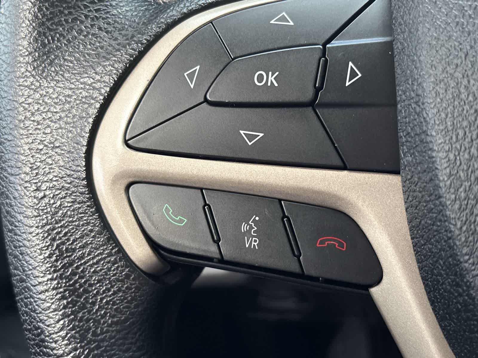 Thumbnail: 2016 Jeep Cherokee - 28