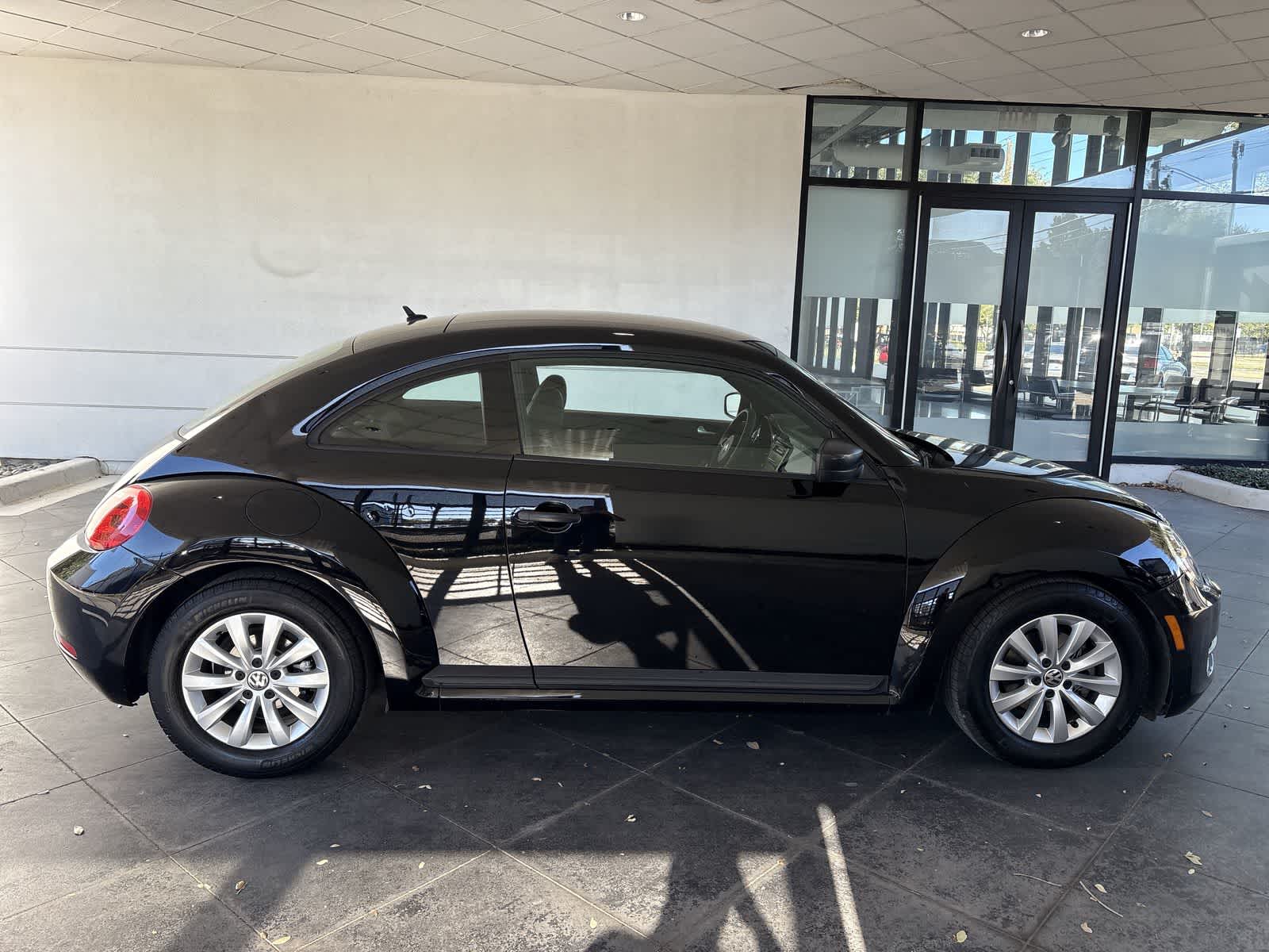 Thumbnail: 2015 Volkswagen Beetle - 23