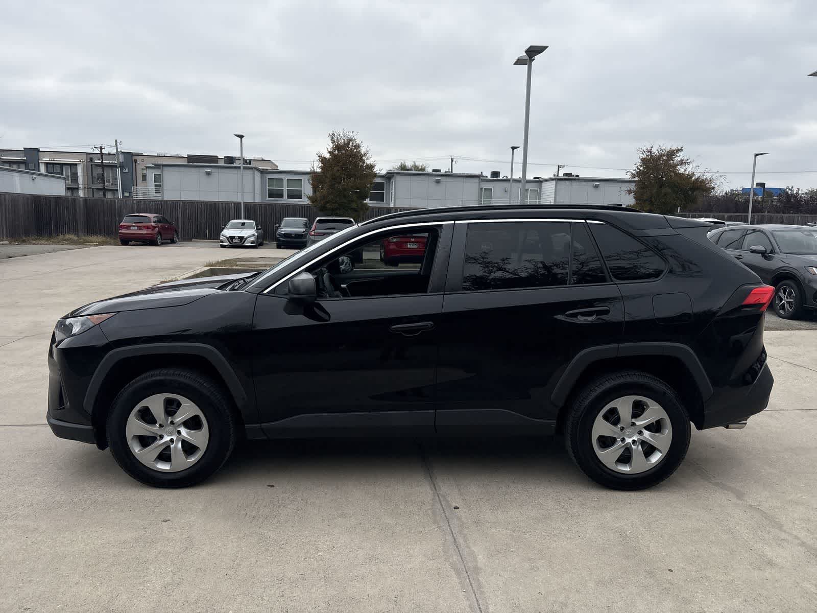 Thumbnail: 2021 Toyota RAV4 - 3