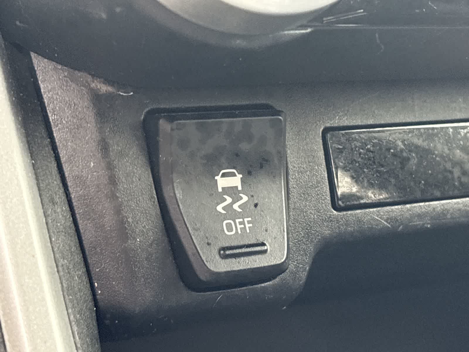 Thumbnail: 2021 Toyota RAV4 - 31