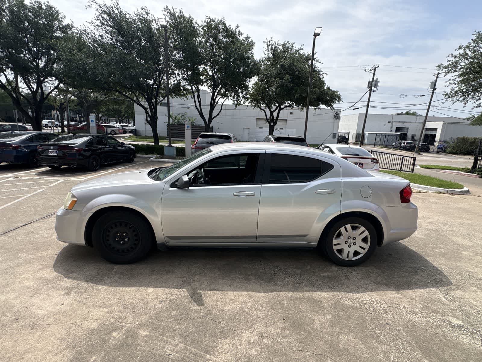Thumbnail: 2011 Dodge Avenger - 3
