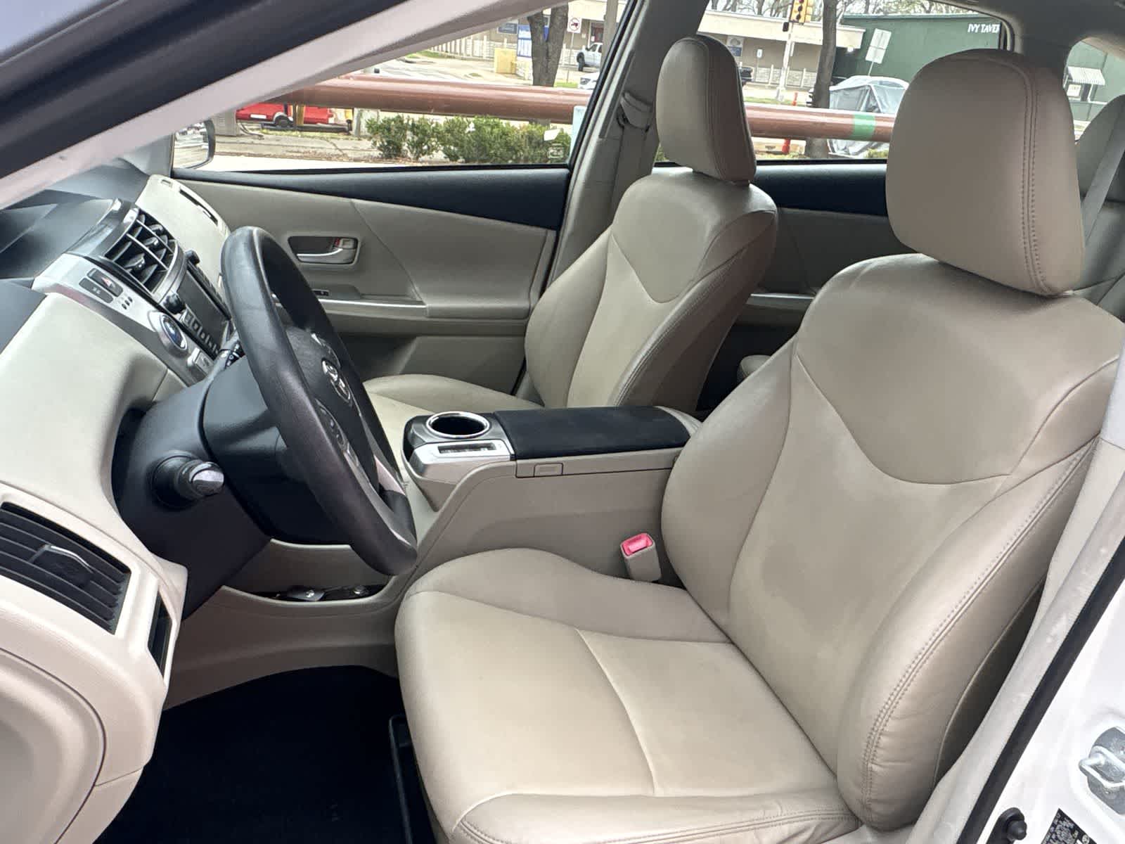 Thumbnail: 2012 Toyota Prius v - 22