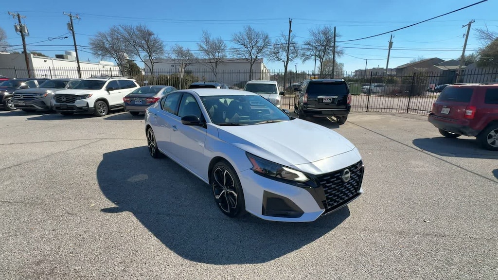 Used 2024 Nissan Altima 2.5 SR Sedan