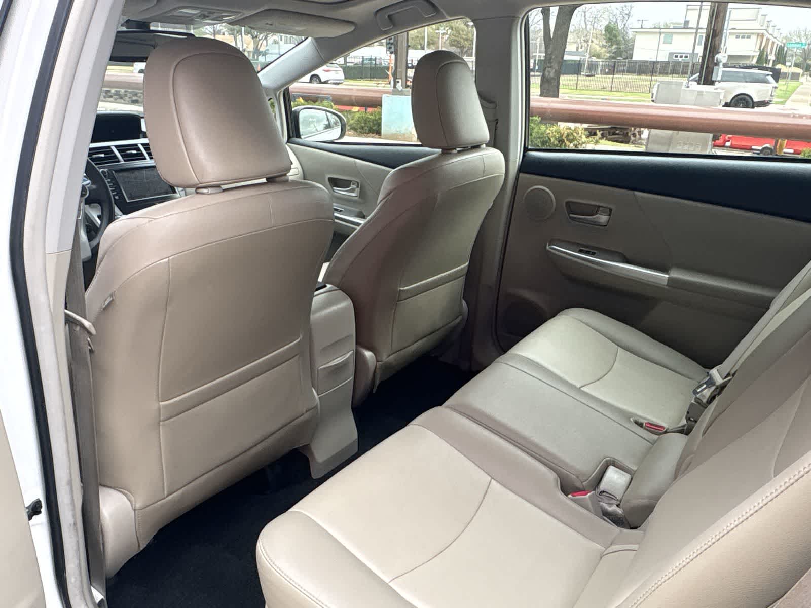 Thumbnail: 2012 Toyota Prius v - 23