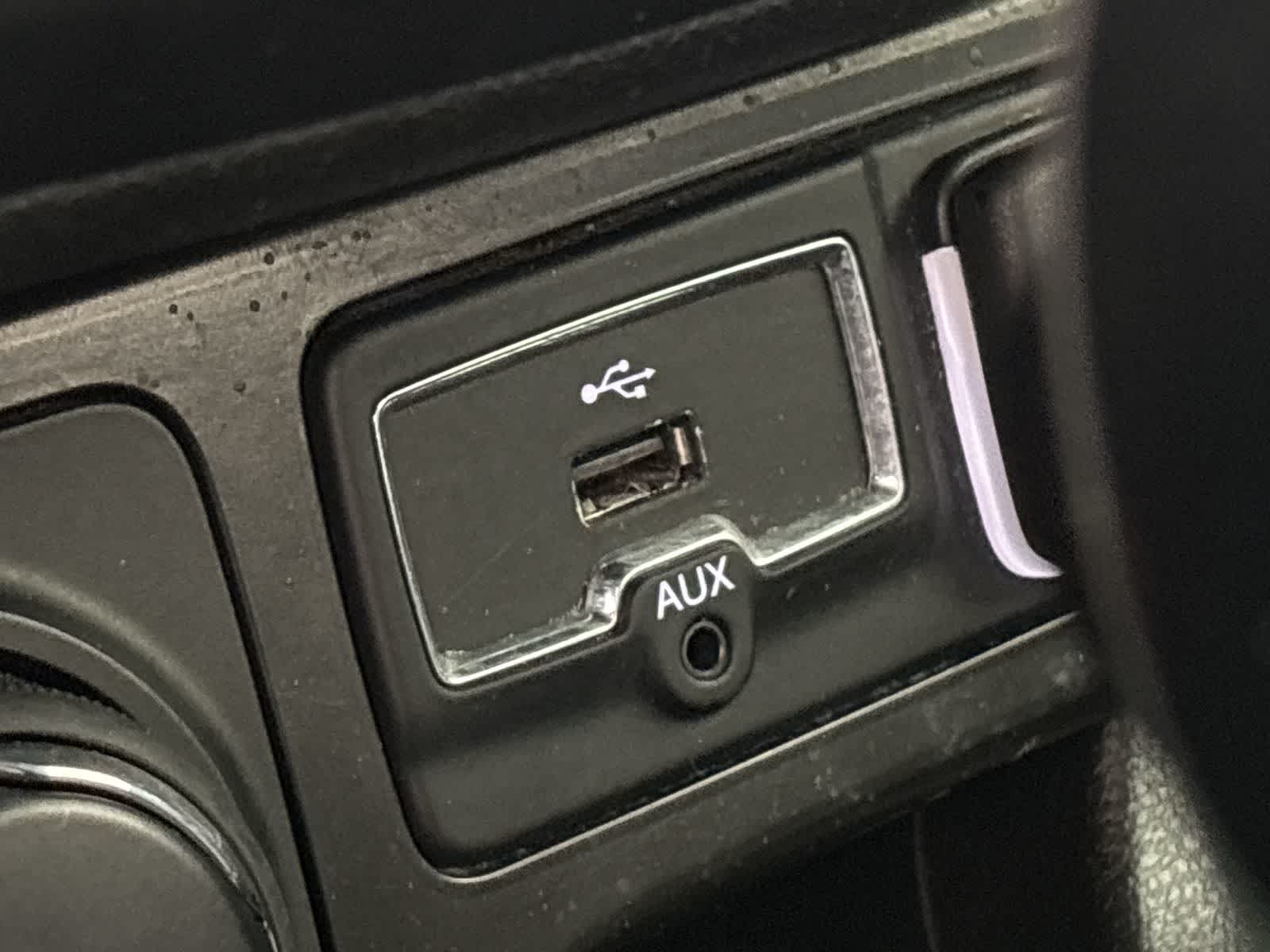 Thumbnail: 2020 Jeep Renegade - 30