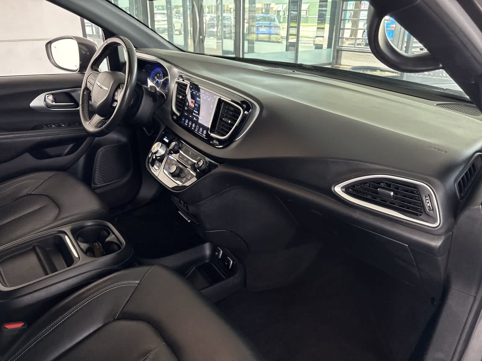 Thumbnail: 2020 Chrysler Pacifica - 22